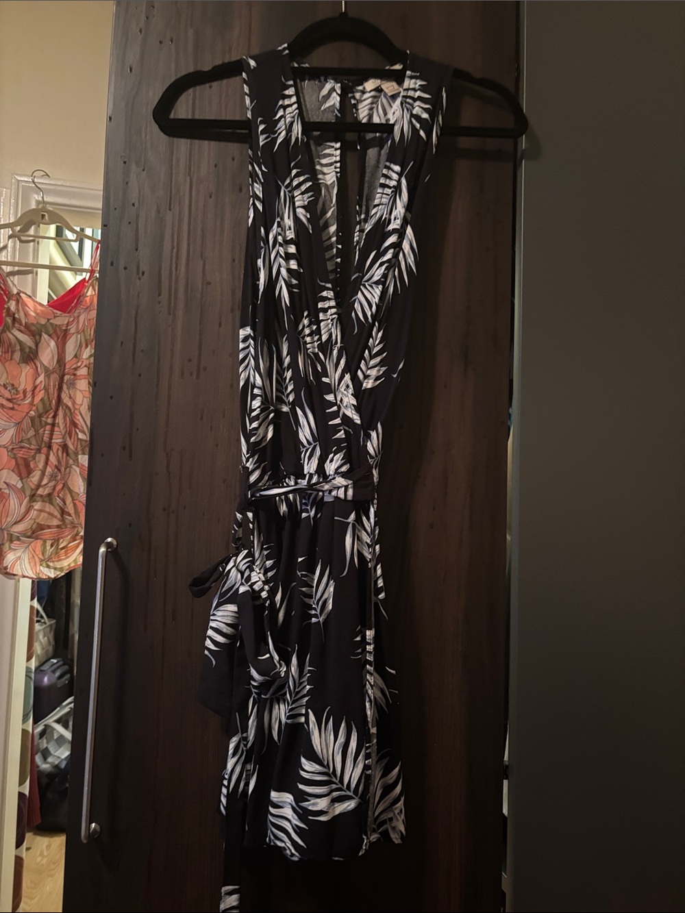 Sleeveless Black and White Leaf Print Wrap Romper Size Medium